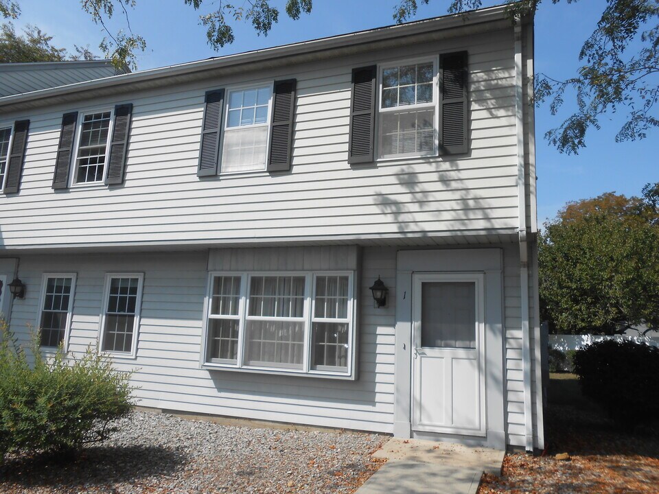 1 Founders Village in Clinton, CT - Building Photo