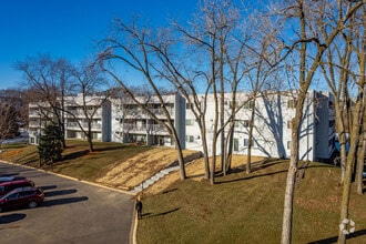 Canabury Pond in Little Canada, MN - Building Photo - Building Photo