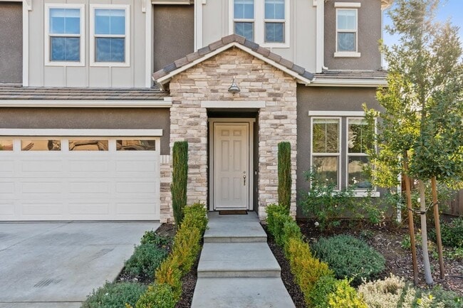 1383 E Via Azzurra Way in Fresno, CA - Building Photo - Building Photo