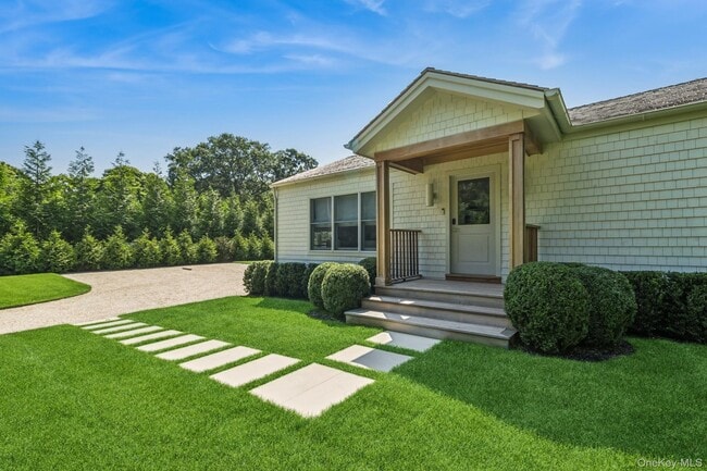 96 Town Ln in East Hampton, NY - Building Photo - Building Photo