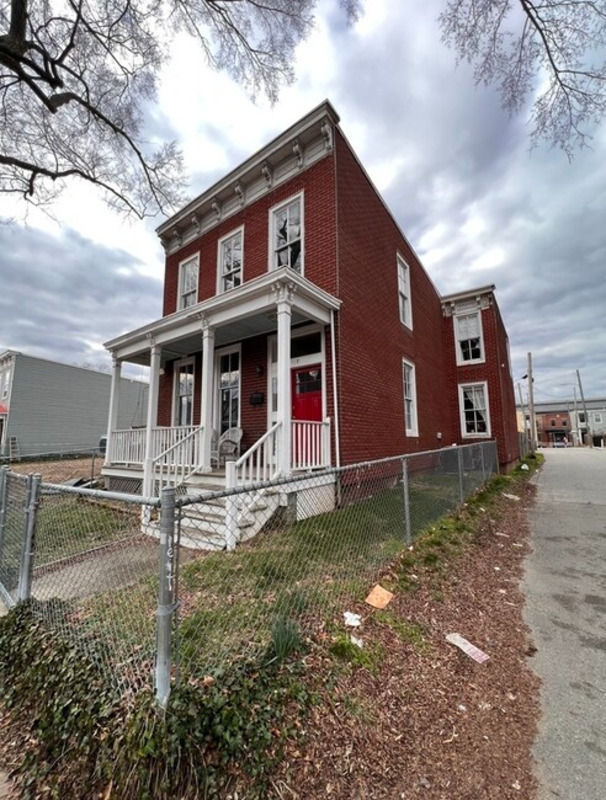 property at 112 S Laurel St