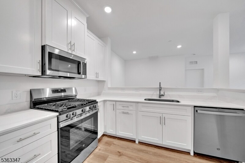 5103 Mary Ashby Way in Pennington, NJ - Building Photo