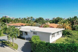 725 91st St in Surfside, FL - Building Photo