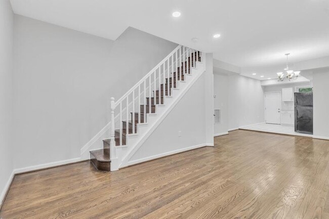 2882 W Baltimore St photo'