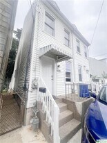 725 Spruce St in Easton, PA - Building Photo