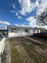 17821 NW 79th Pl in Hialeah, FL - Building Photo