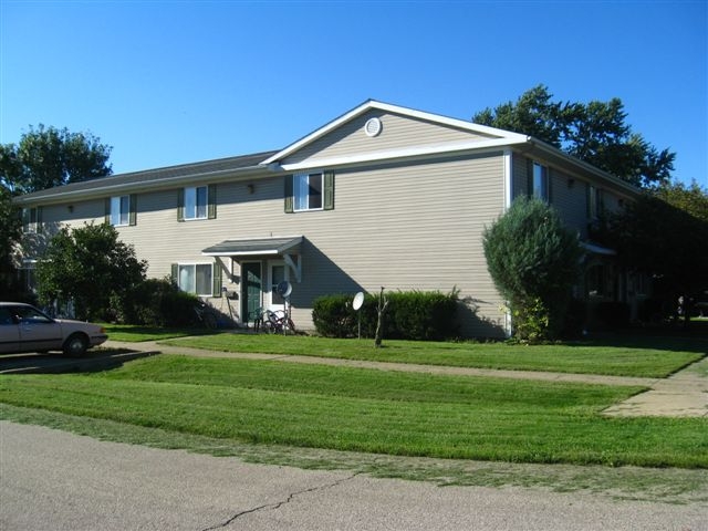 101 Mason Ave in Deer Creek, IL - Foto de edificio