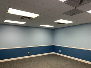 320 5th Ave, Unit Store front in Tarentum, PA - Foto de edificio - Building Photo