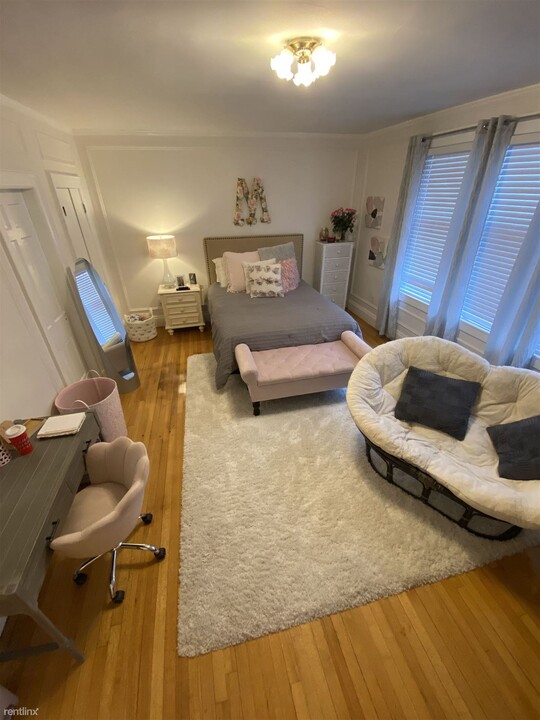 123 Gardner Rd-Unit -# 1 in Brookline, MA - Building Photo