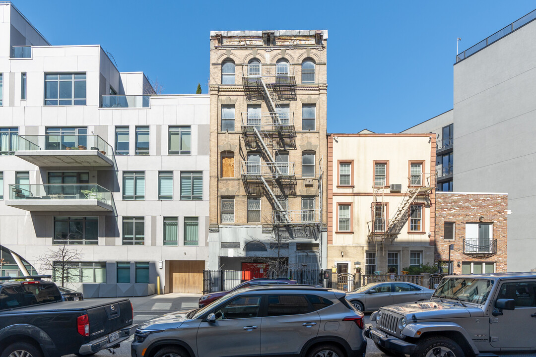 155 Hope St in Brooklyn, NY - Foto de edificio