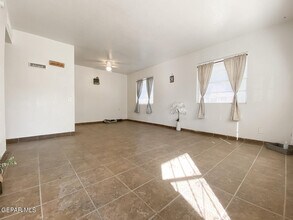 4700 Maxwell Ave in El Paso, TX - Building Photo - Building Photo