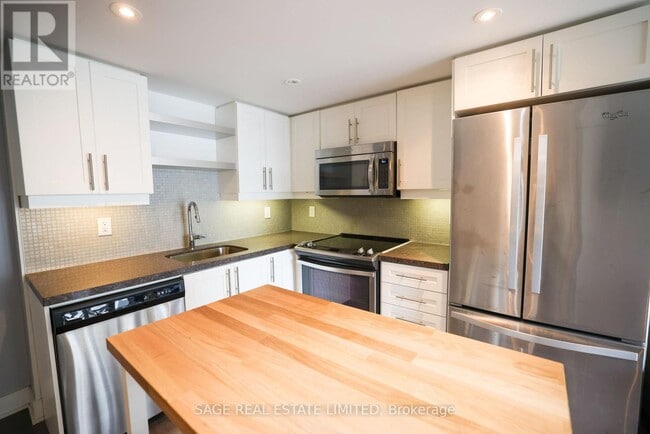 525 Adelaide St W in Toronto, ON - Building Photo - Building Photo