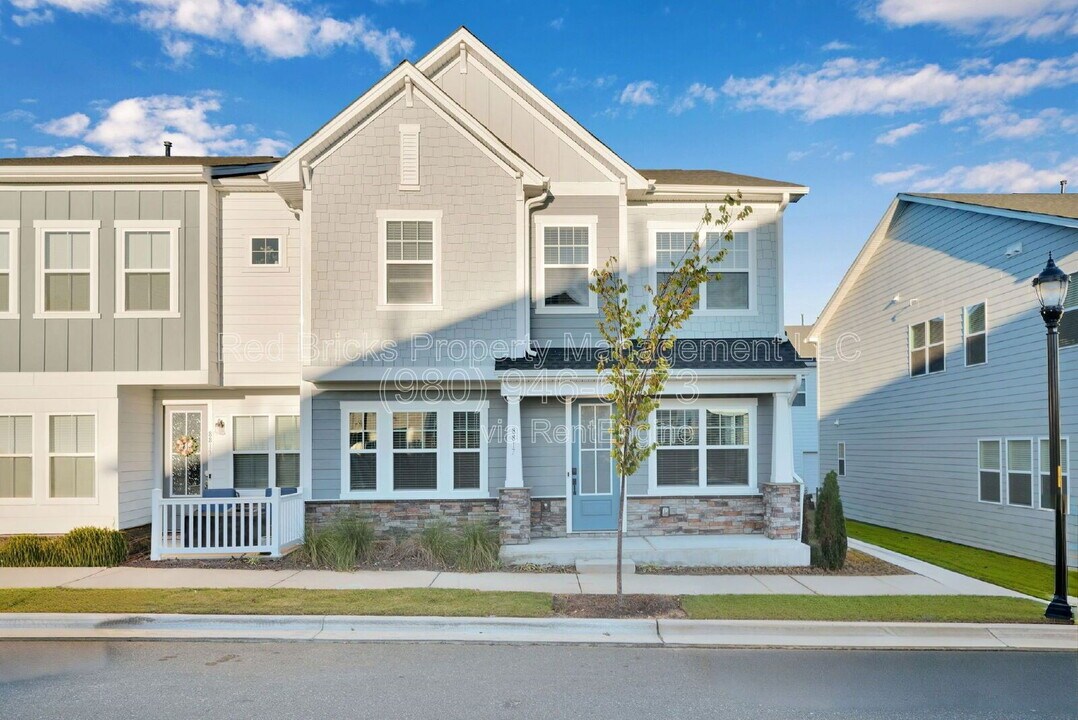 8817 Arrington Hall in Charlotte, NC - Building Photo