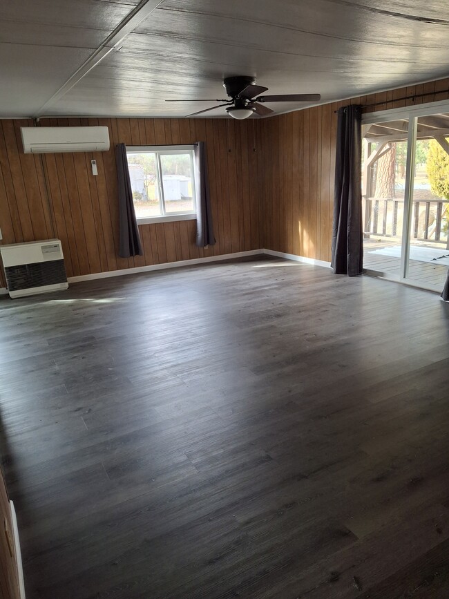 3115 Fairlane Rd in Yreka, CA - Foto de edificio - Building Photo