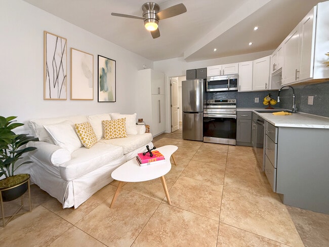 630 NE 37th St, Unit 1W in Oakland Park, FL - Foto de edificio - Building Photo