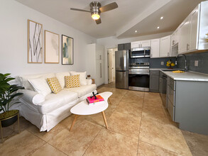 630 NE 37th St, Unit 1W in Oakland Park, FL - Building Photo - Building Photo