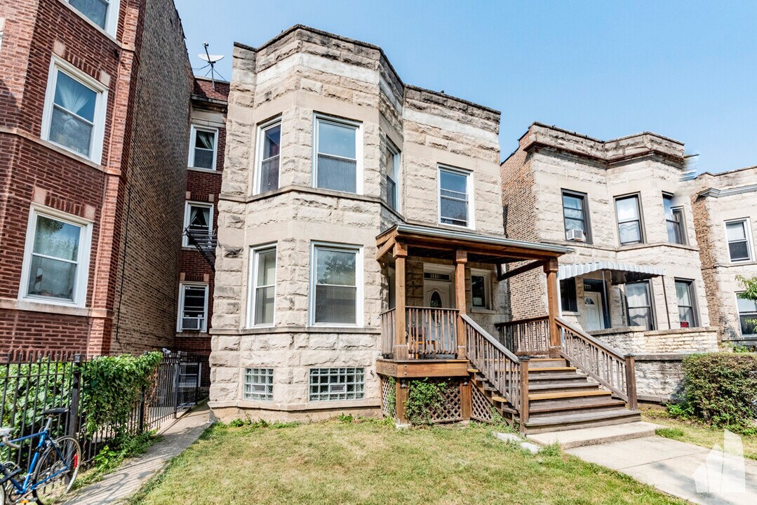 1310 W Winnemac Ave in Chicago, IL - Building Photo