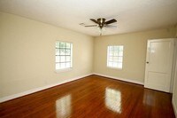 804 Graceland St photo'