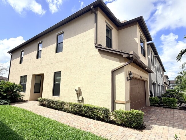 2800 Troubadour St in Palm Springs, FL - Building Photo - Building Photo