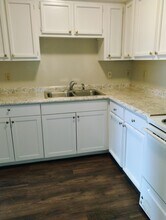 1754 Cedar Lake Dr in Baton Rouge, LA - Foto de edificio - Building Photo