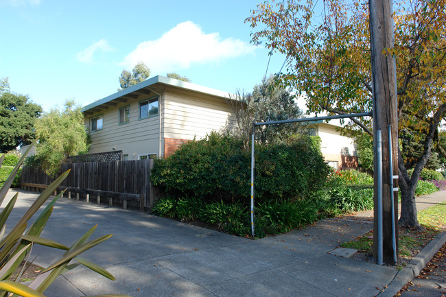 3695 Sonoma Ave in Santa Rosa, CA - Building Photo - Building Photo