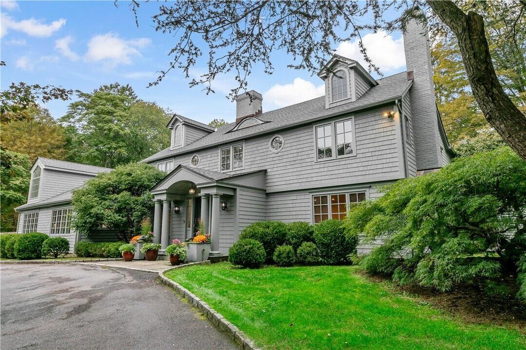 193 Salem Rd in Pound Ridge, NY - Foto de edificio