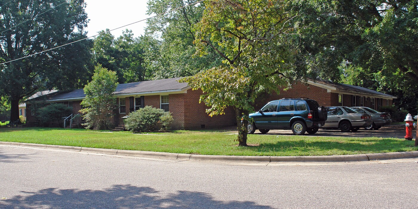 2204 Hawkins St in Raleigh, NC - Foto de edificio