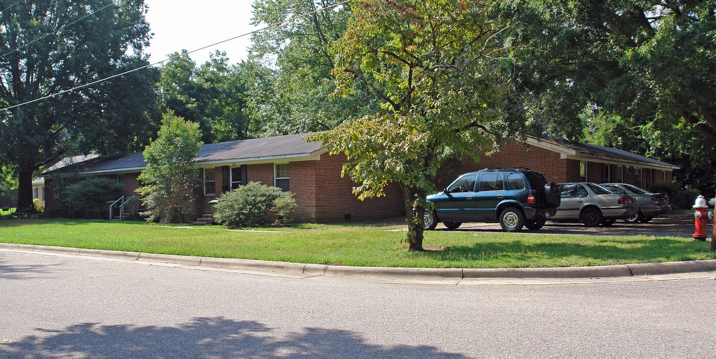 2204 Hawkins St in Raleigh, NC - Building Photo