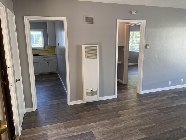 5350 E La Pasada St-Unit -2 w/ garage 3 in Long Beach, CA - Building Photo - Building Photo