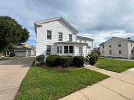 39 E Church St in Sandwich, IL - Building Photo
