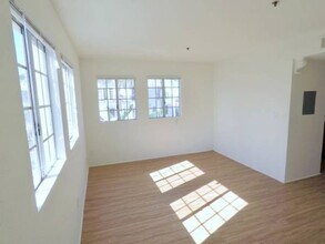 1460 N. Mansfield Ave in Los Angeles, CA - Foto de edificio - Interior Photo