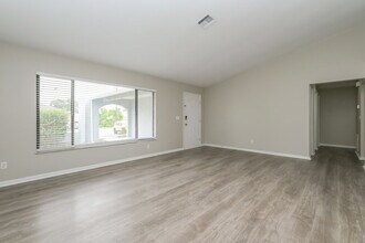 10142 Bannister St in Spring Hill, FL - Foto de edificio - Building Photo