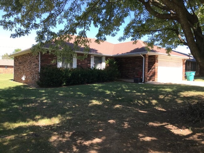 property at 1139 W Whiteside St