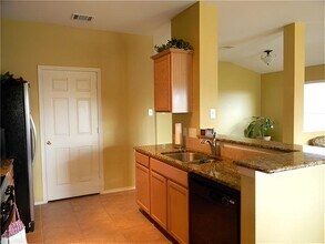1104 Remington Dr in Leander, TX - Foto de edificio - Building Photo