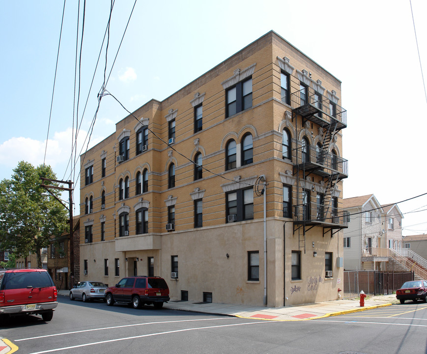 7104 Hudson Ave in North Bergen, NJ - Building Photo