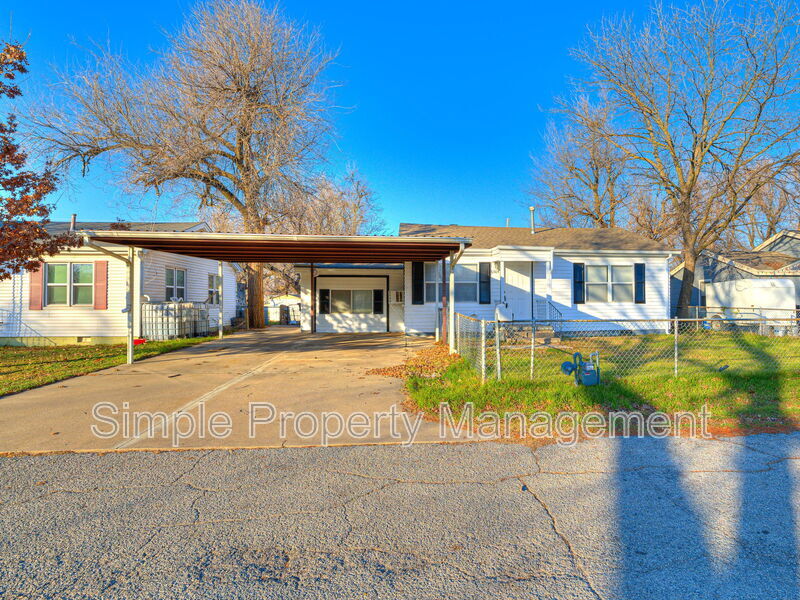 6305 NW 33rd St in Bethany, OK - Building Photo