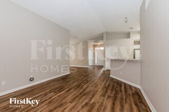 7354 Ironside Dr N in Jacksonville, FL - Foto de edificio - Building Photo