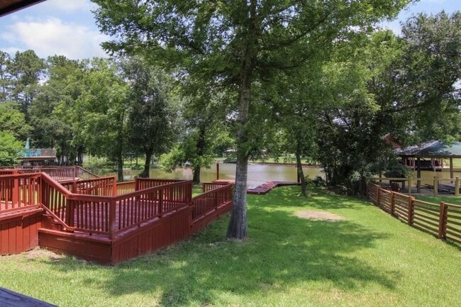 42 Hunters Creek Dr in Huntsville, TX - Building Photo - Building Photo