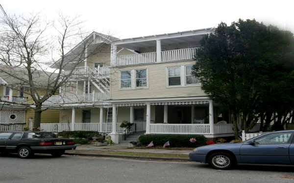 82 Heck Ave in Ocean Grove, NJ - Foto de edificio - Building Photo