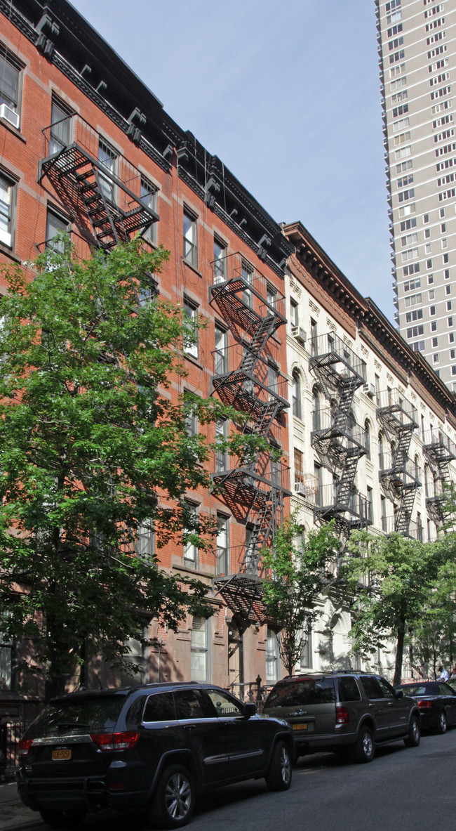 236 E 89th St in New York, NY - Foto de edificio - Building Photo