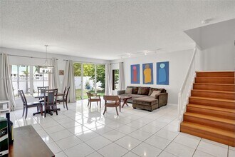 20727 NW 1st St in Pembroke Pines, FL - Building Photo - Building Photo