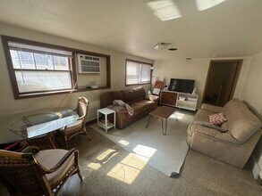 2218 Merner Ave, Unit 1 in Cedar Falls, IA - Building Photo - Building Photo