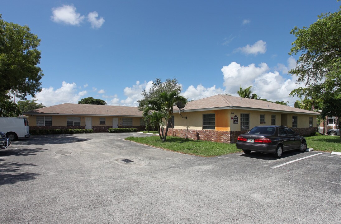 Oakpark III Condominiums in Oakland Park, FL - Building Photo