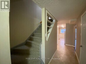 62 Corbett Dr in Barrie, ON - Building Photo - Building Photo