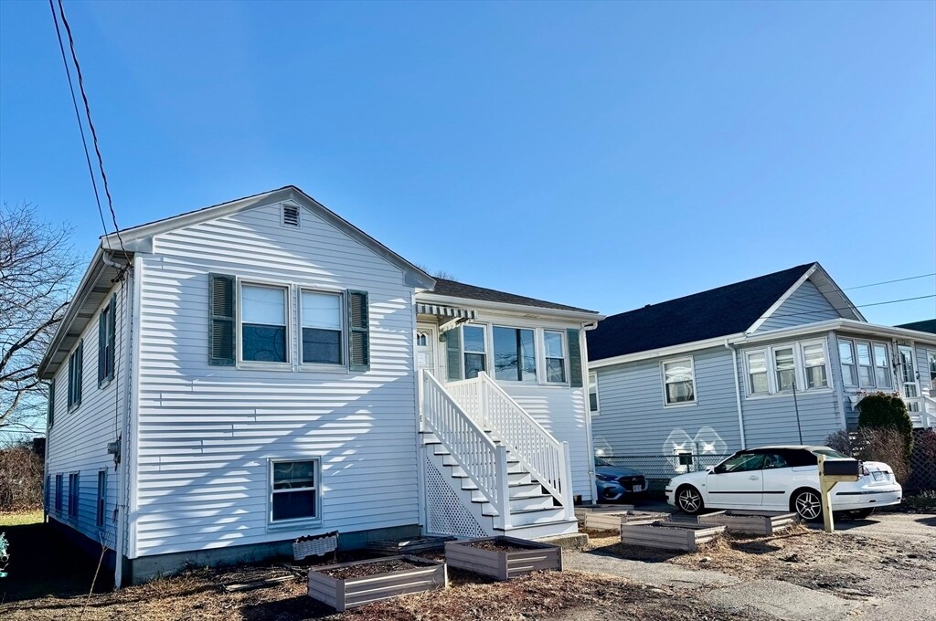 56 Stafford Rd in Hull, MA - Building Photo