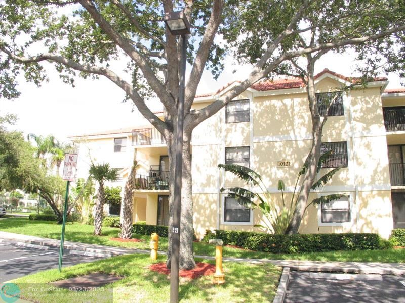 10121 W Sunrise Blvd in Plantation, FL - Foto de edificio