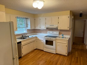 561 Chandler St in Worcester, MA - Building Photo - Building Photo