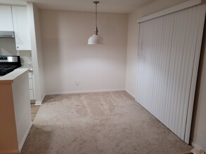 13006 Wimberly Sq, Unit 4 in San Diego, CA - Building Photo - Building Photo