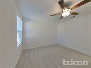 1722 Serenity Moon Dr in Crosby, TX - Foto de edificio - Building Photo