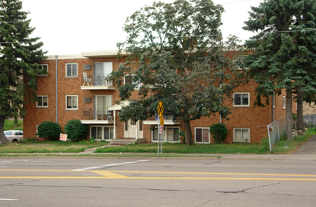 112 Larpenteur Ave W in St. Paul, MN - Building Photo